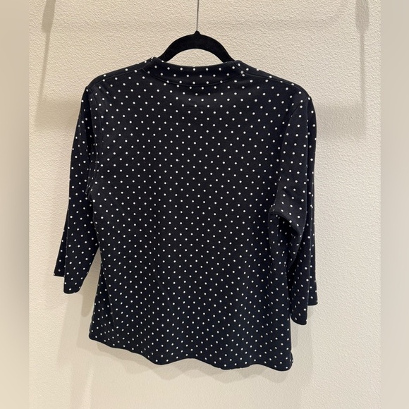 Isaac Mizrahi Live Black and white Polka Dot V-Neck Top size medium 3/4 sleeve - Picture 2 of 4